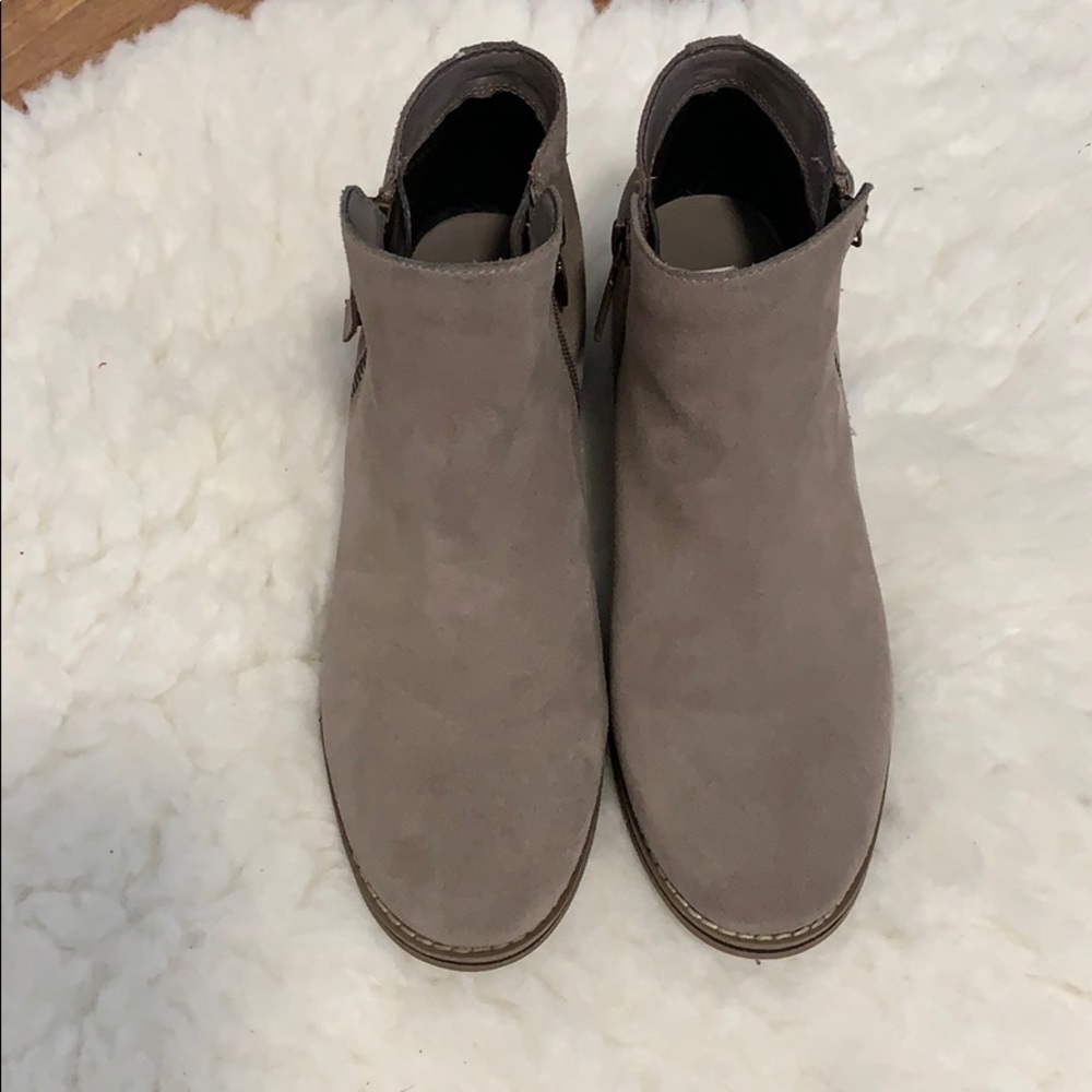 Blondo Linda Tan Ankle Booties - Picture 4 of 11